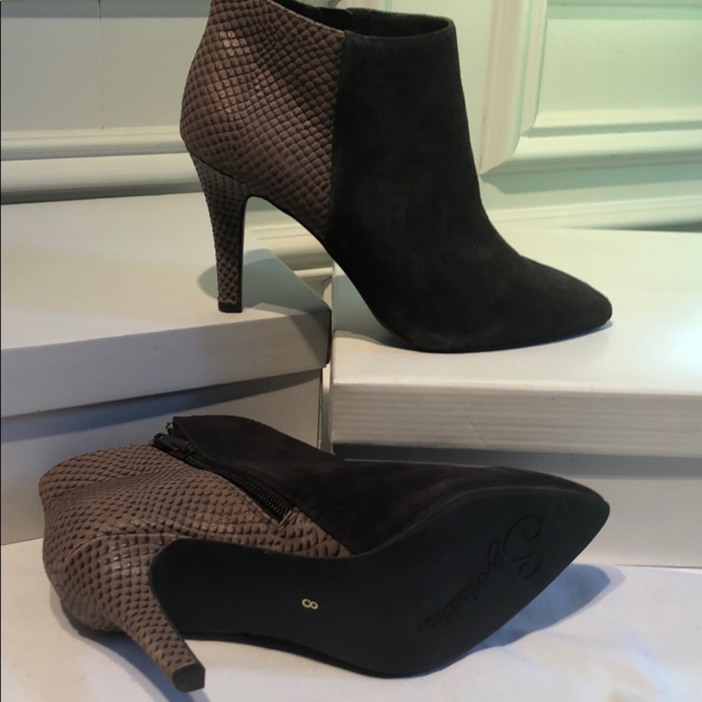 Boots - Picture 4 of 4